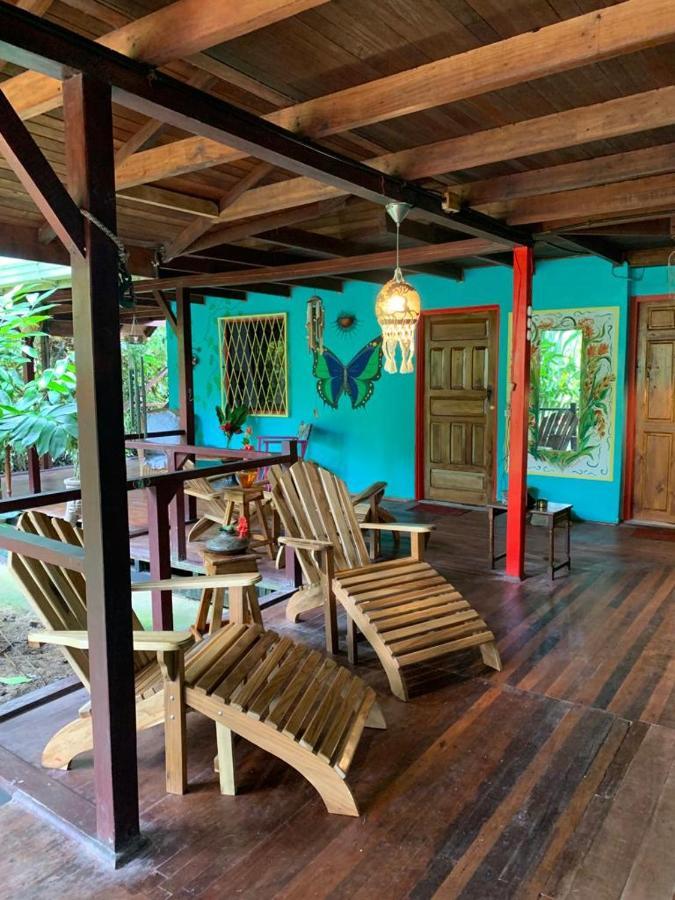 Casa Mambo Bed and Breakfast Cahuita Exteriör bild