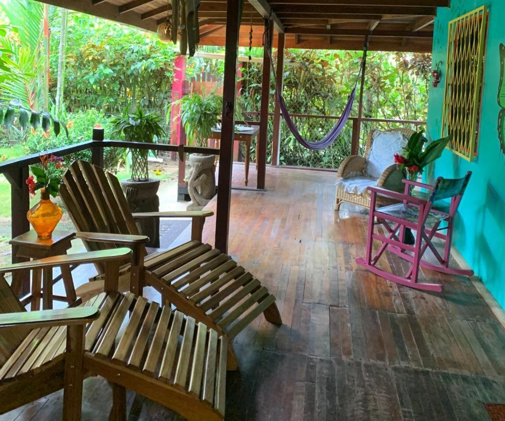 Casa Mambo Bed and Breakfast Cahuita Exteriör bild